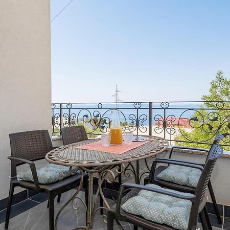 1 Bedroom Stunning Apartment In Makarska Kültér fotó