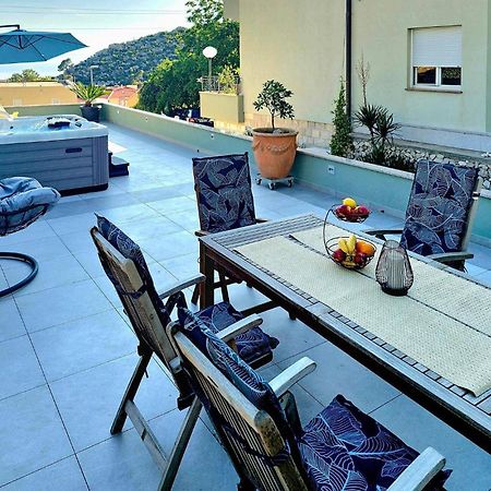 1 Bedroom Stunning Apartment In Makarska Kültér fotó