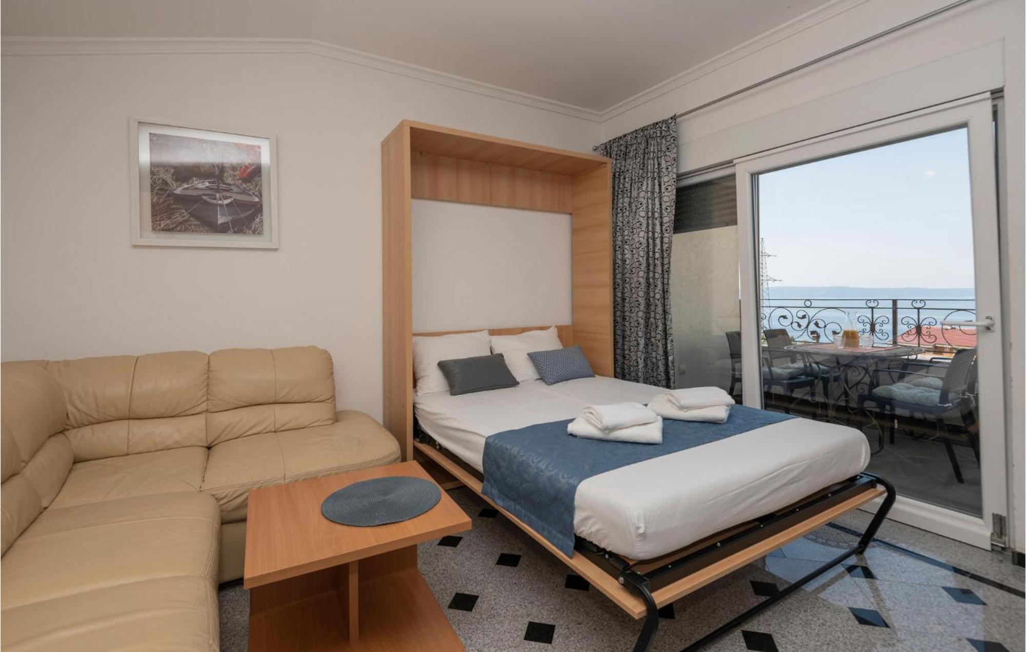 1 Bedroom Stunning Apartment In Makarska Kültér fotó