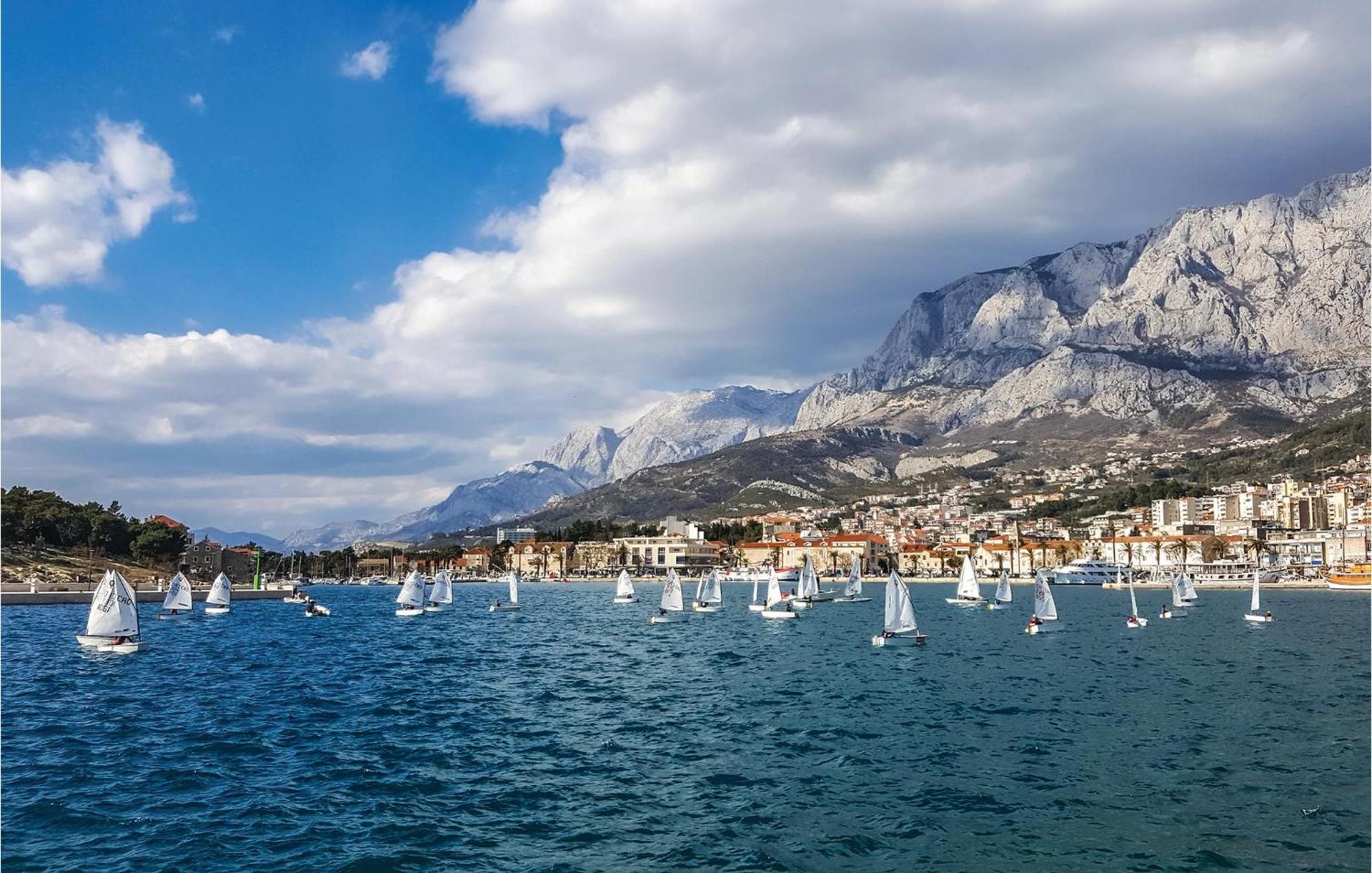 1 Bedroom Stunning Apartment In Makarska Kültér fotó