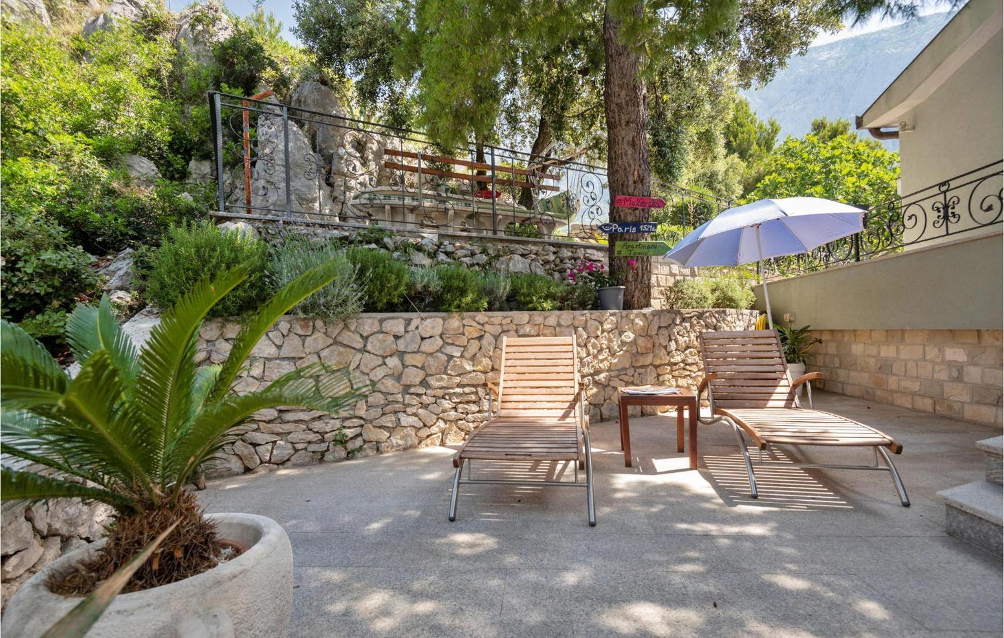 1 Bedroom Stunning Apartment In Makarska Kültér fotó