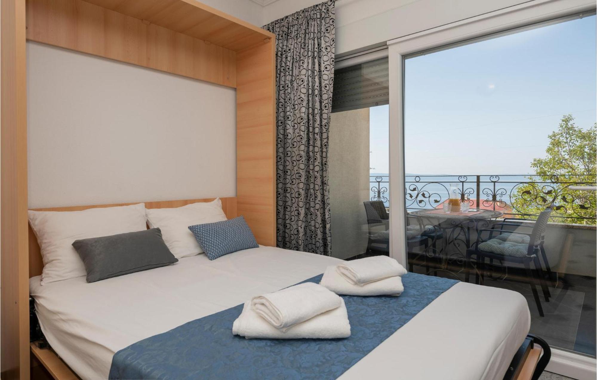 1 Bedroom Stunning Apartment In Makarska Kültér fotó