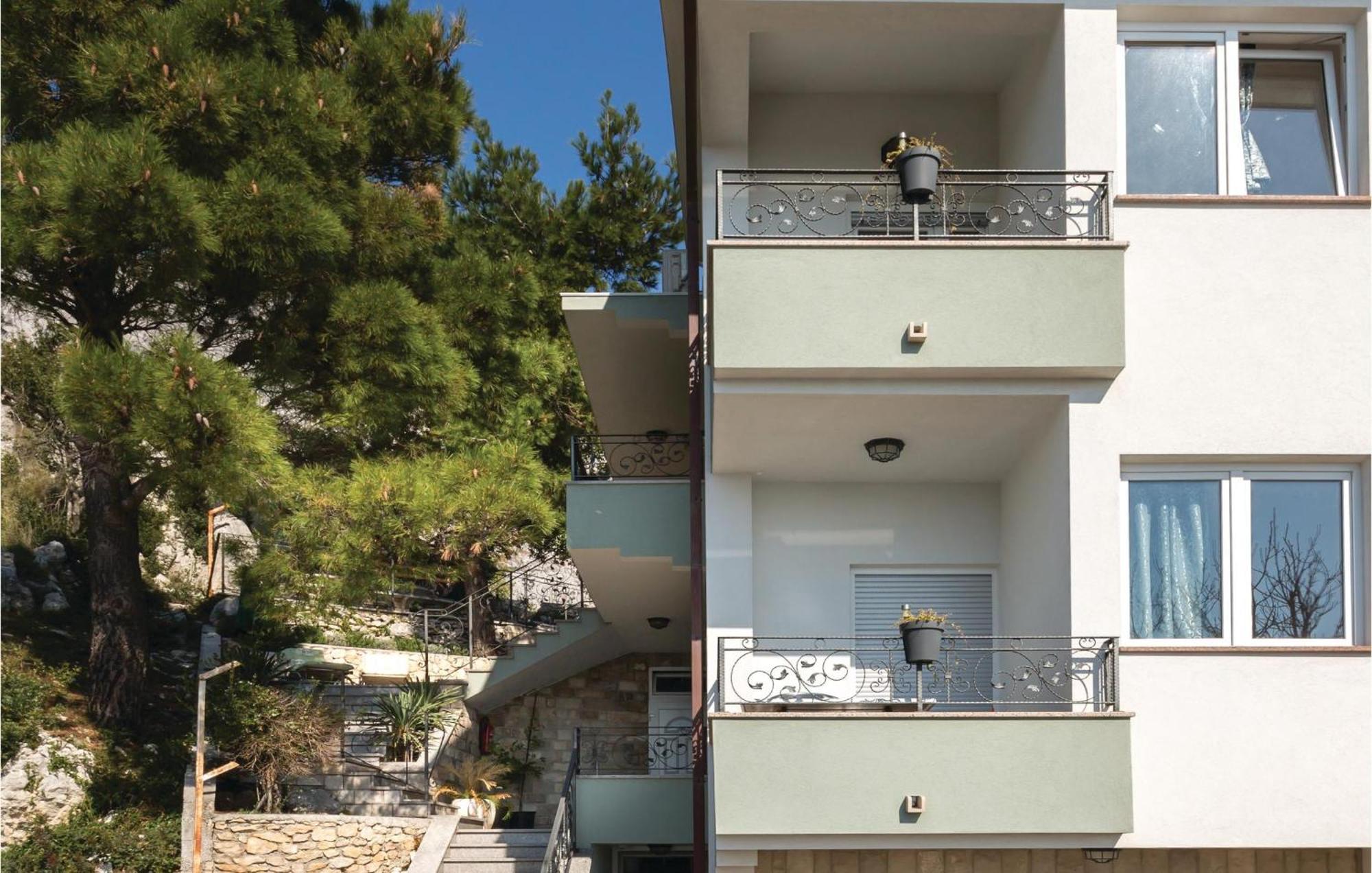 1 Bedroom Stunning Apartment In Makarska Kültér fotó